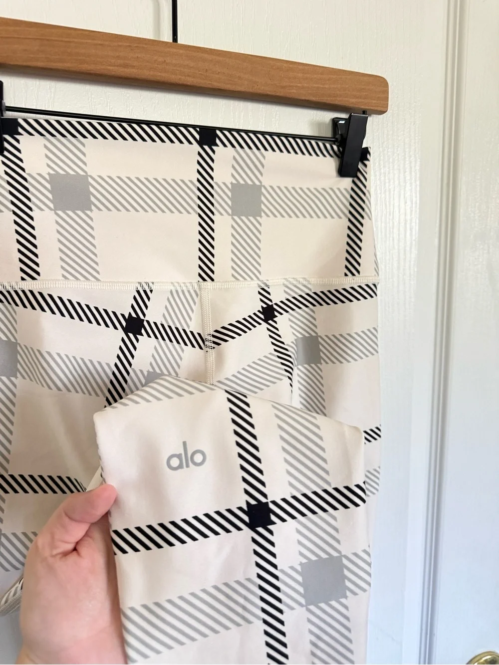 Alo Yoga Airlift High Rise in Magnified Plaid